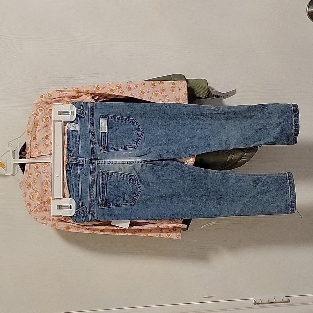 New With Tag Girls 3 Piece Set Jacket Top Jeans Sage Green Size 3T Long Sleeved - Picture 9 of 10